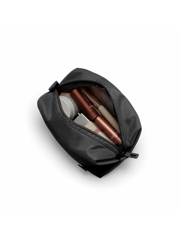 Heys Crna kozmetička torbica Heys Basic Makeup Bag Black