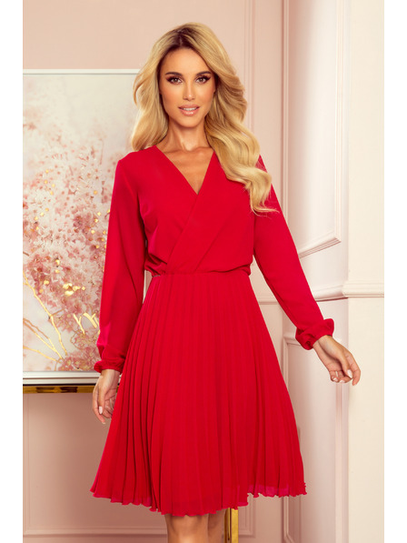 numoco ISABELLE Plisirana haljina s izrezom i dugim rukavima - Crvena