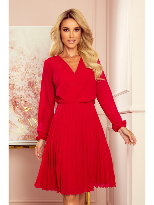 numoco ISABELLE Plisirana haljina s izrezom i dugim rukavima - Crvena
