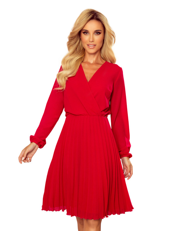 numoco ISABELLE Plisirana haljina s izrezom i dugim rukavima - Crvena