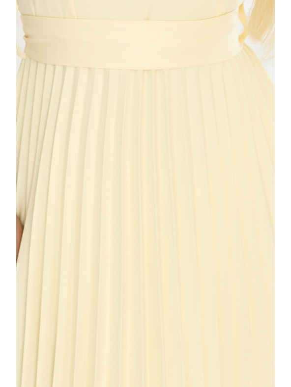 numoco LILA Klasična naborana haljina s kratkim rukavom i pojasnom - boje maslaca