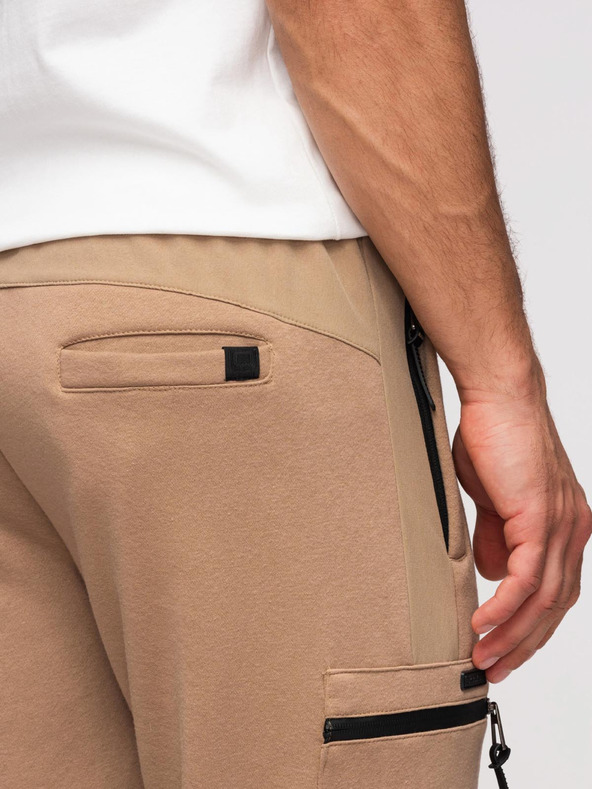 Ombre Clothing Muške trenirke JOGGER s džepovima na bedrima i kontrastnim vstavljenim dijelovima - svijetlo smeđa V4 OM-PASK-0222 Ombre Clothing