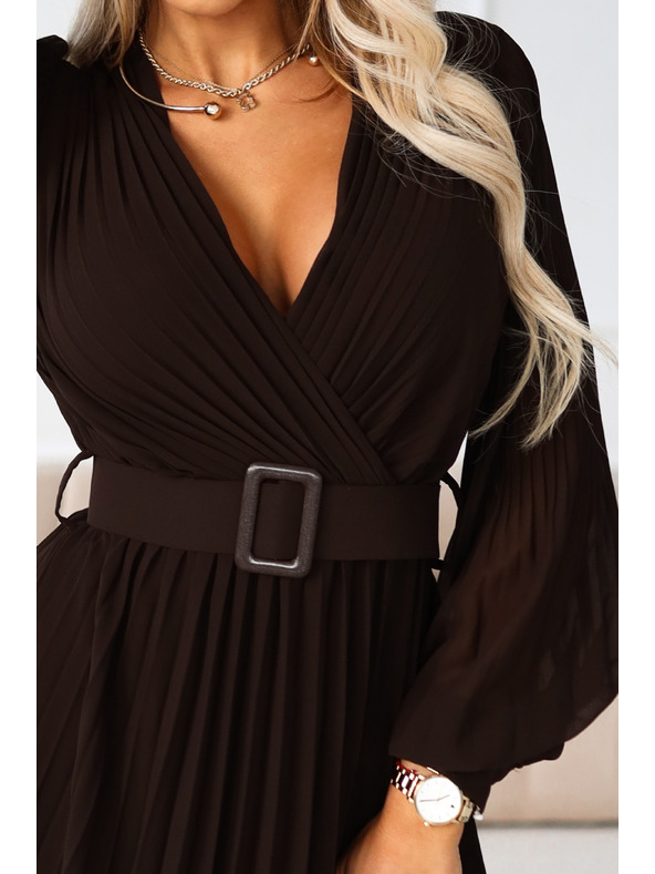 numoco basic KLARA Elegantna nabrana midi haljina sa pojasem i izrezom - čokolada