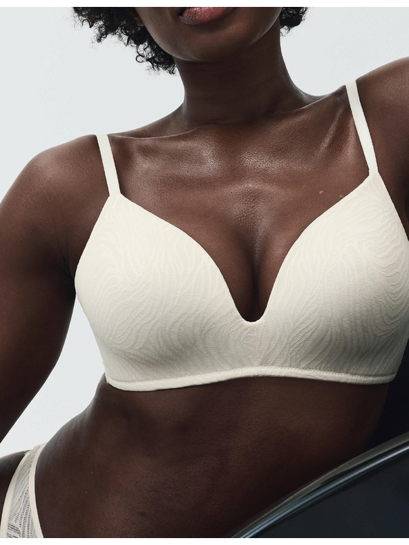 Marks & Spencer Чипкани декултирани потпетнички Body без костију, вел. A-E Marks & Spencer кремаста