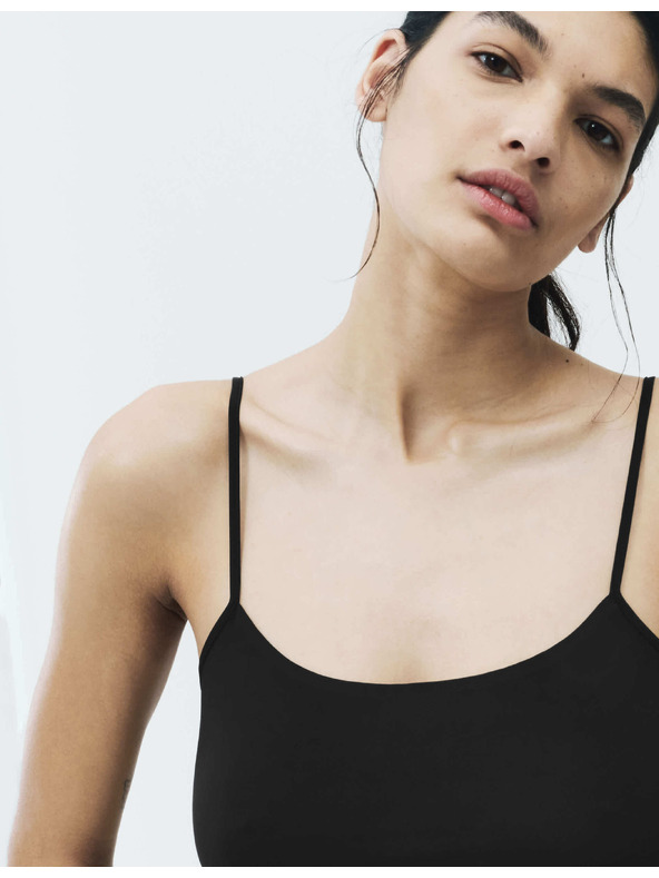 Marks & Spencer Svilena nevidljiva majica Body Invisibles™ s tehnologijom Flexifit™ Marks & Spencer crna