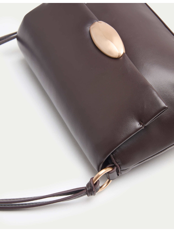 Marks & Spencer Mini torba preko ramena s metalnim detaljima Marks & Spencer smeđa