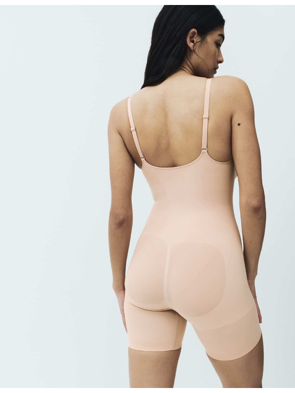 Marks & Spencer Učvršćujući i oblikujući bezšavni bodysuit Marks & Spencer bež