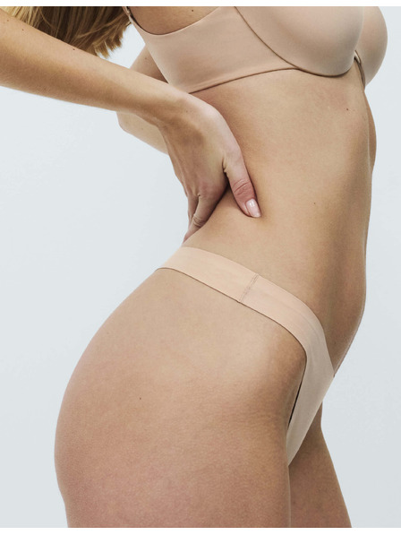 Marks & Spencer Pakiranja od 3 nevidljive Body Invisibles™ tange straga veća nego sprijeda, bez VPL Marks & Spencer bež